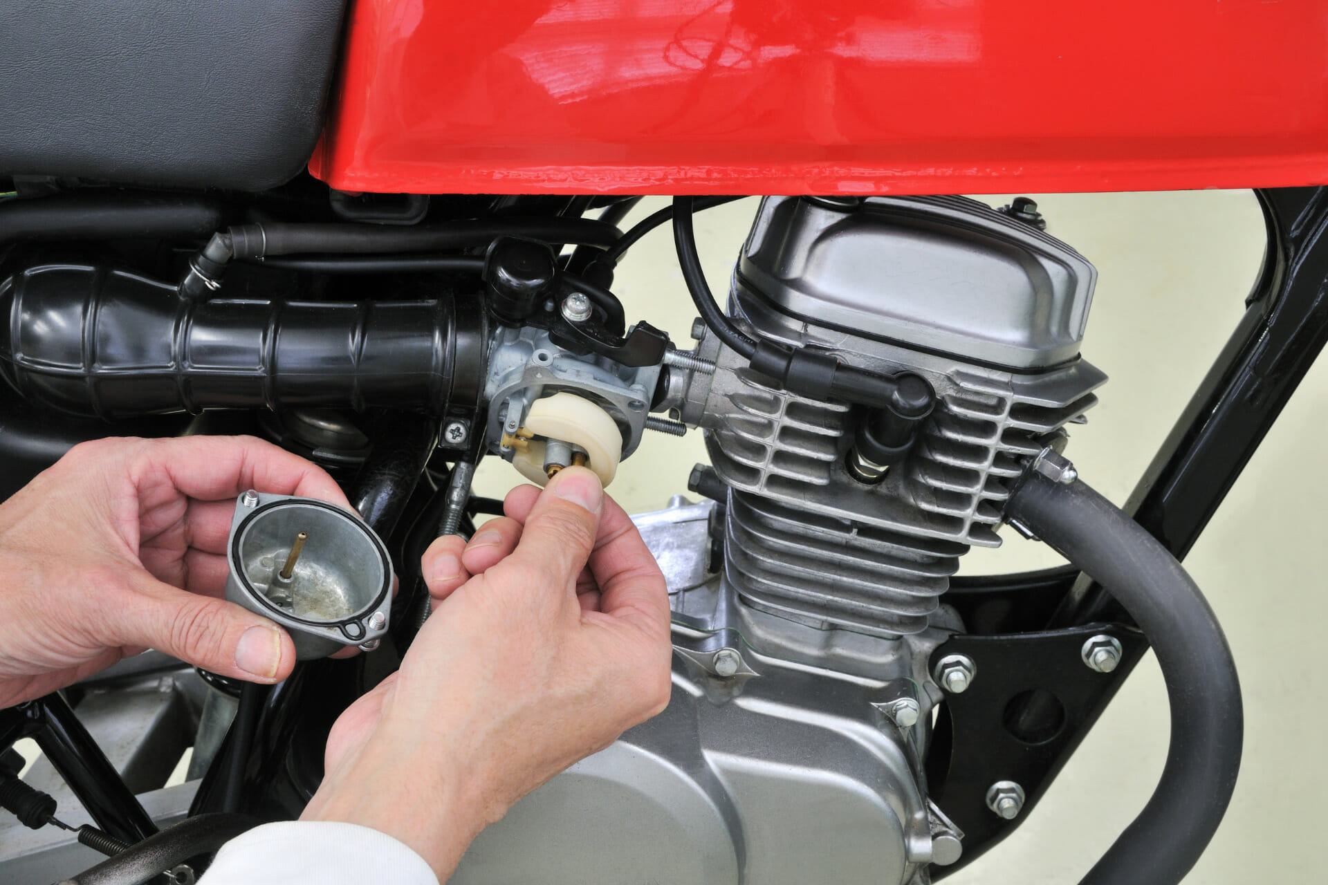 Jak vyčistit karburátor motocyklu WD40 Česká republika